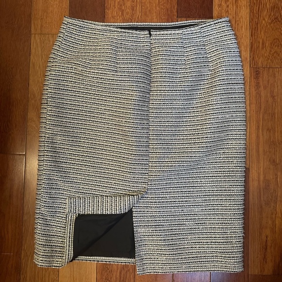 Calvin Klein | Fitted lined striped pencil skirt in black & cream size 8 - Picture 2 of 4